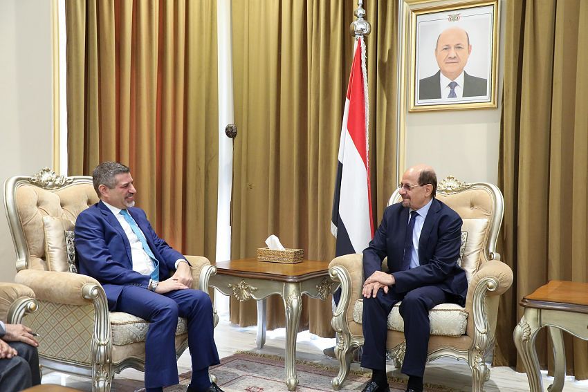 وزير الخارجية يبحث مع السفير الأمريكي جهود السلام في اليمن