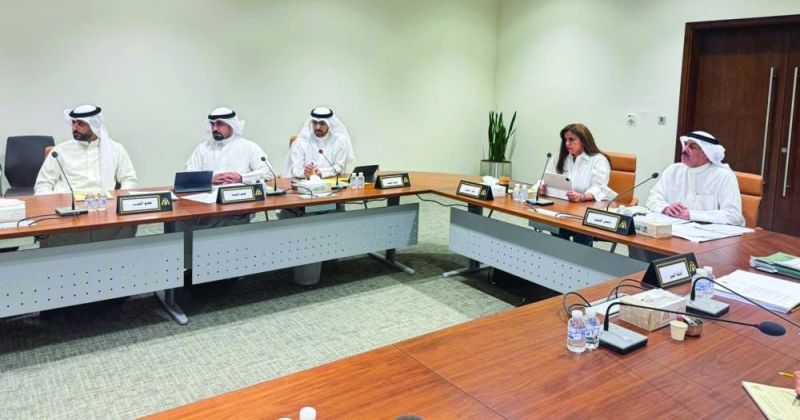 العنزي مترئساً اجتماع اللجنة