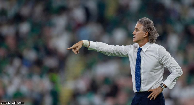 مانشيني يحاصر لاعبيه بـ «الفيديو»