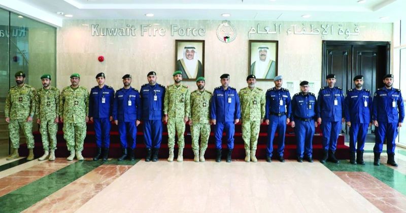 منتسبو «الحرس» و«الإطفاء» في لقطة جماعية