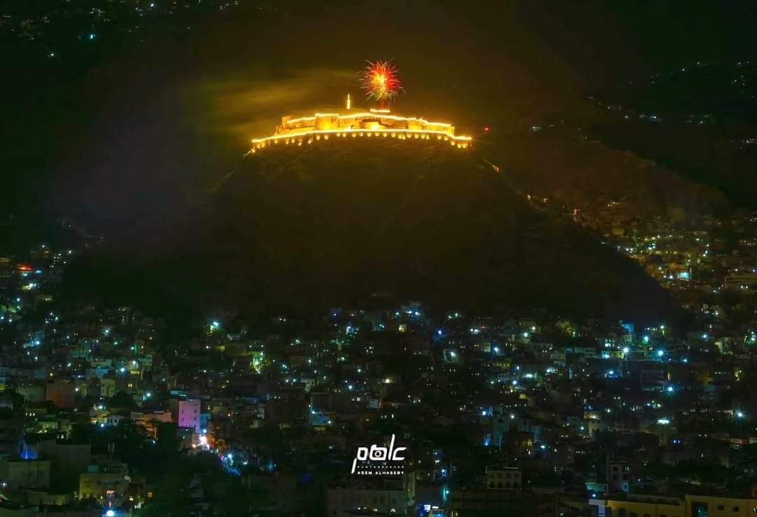 تعز.. مهرجان فني وخطابي إحتفاء بالذكرى الـ 61 لثورة الـ 14 من أكتوبر المجيدة