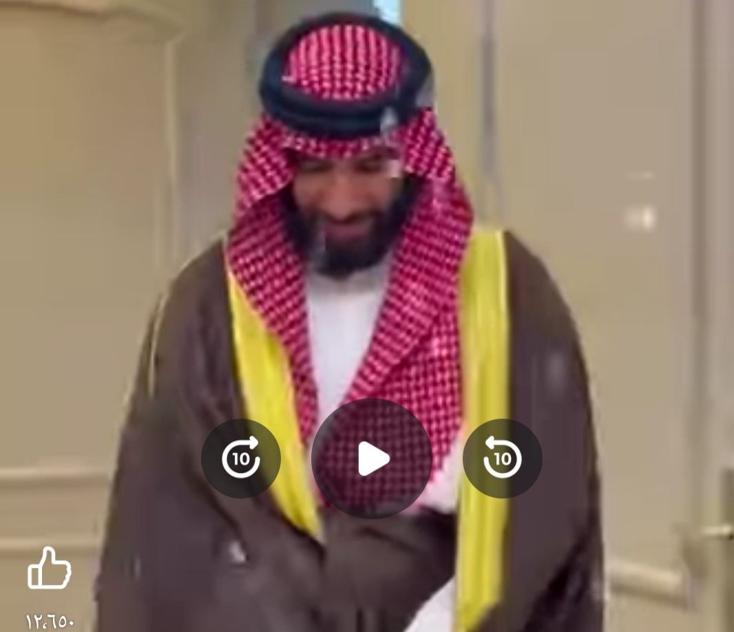 بالفيديو: زوجة سعودية تزوج عليها زوجها وفي حفل الزفاف فعلت شيئاً مفاجئ جعله يقبل أقدامها أمام الجميع!