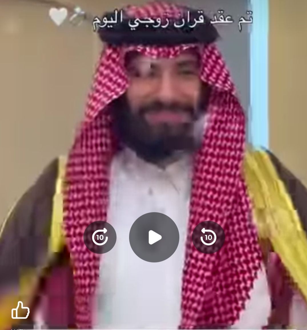 بالفيديو: زوجة سعودية تزوج عليها زوجها وفي حفل الزفاف فعلت شيئاً مفاجئ جعله يقبل أقدامها أمام الجميع!