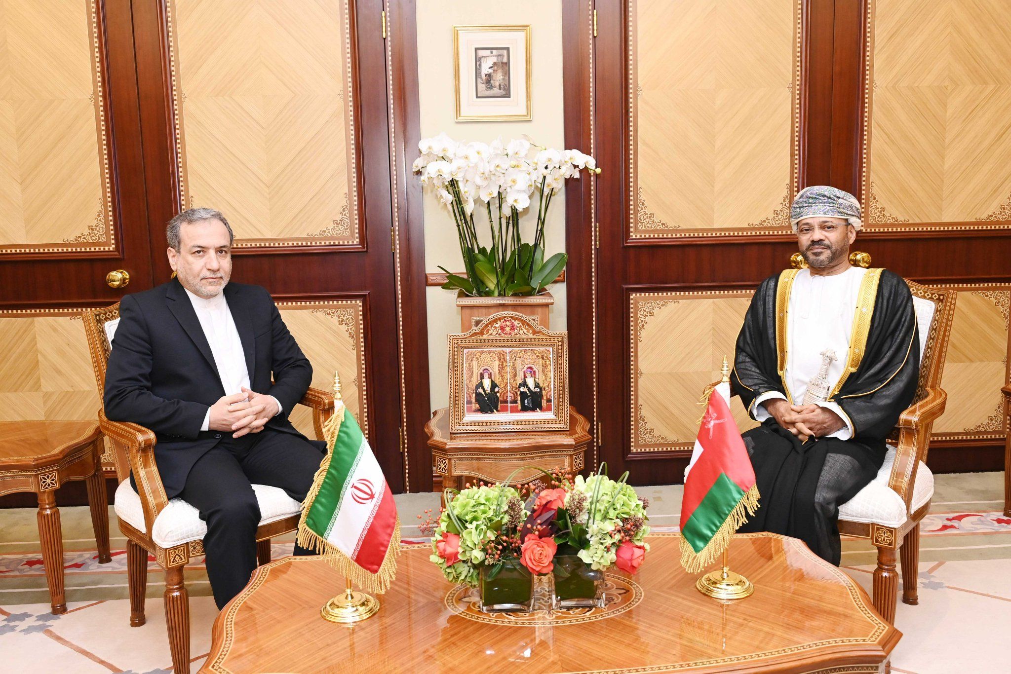 وزير الخارجية ونظيره الإيراني يؤكدان على دعم الجهود لوقف التصعيد والتوتر في المنطقة