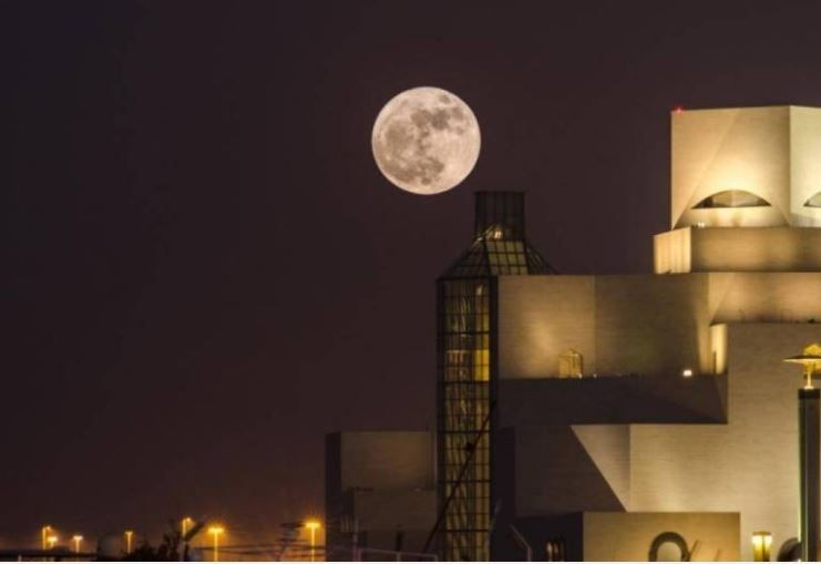  سماء قطر تشهد القمر العملاق الأخير لهذا العام مساء الخميس القادم