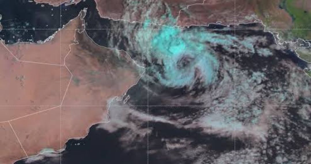 تعليق العمل الإداري في كافة تشكيلات شرطة عمان السلطانية.. غداً الثلاثاء