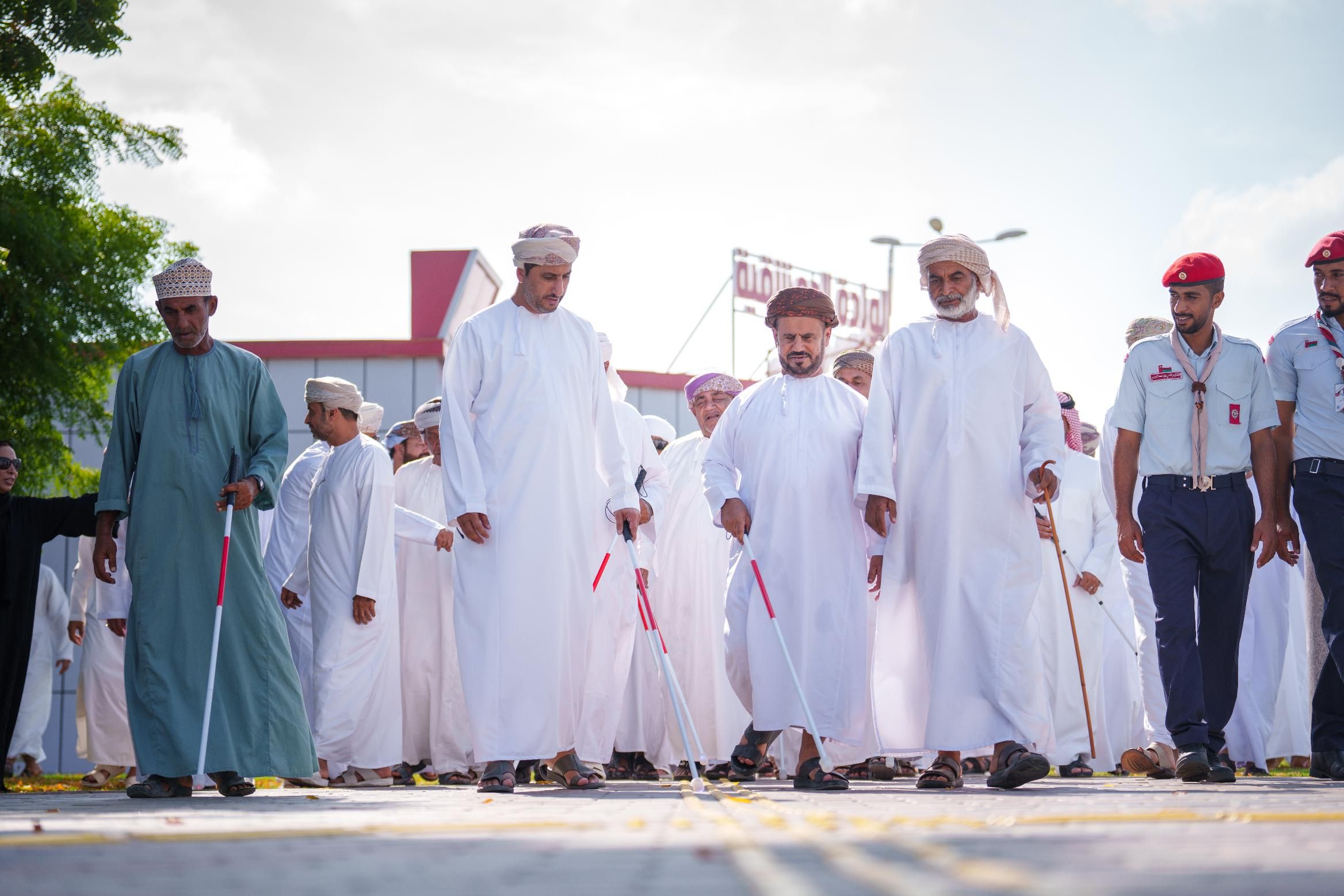 تدشين أول ممشى مخصص للمكفوفين بشمال الباطنة