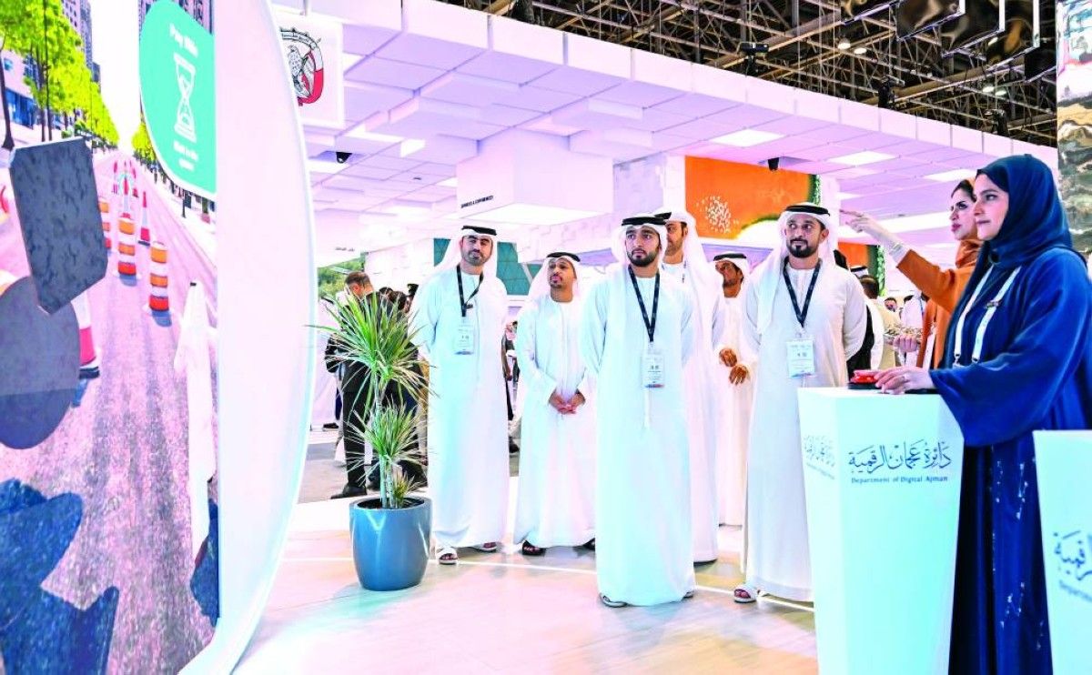 عبدالعزيز بن حميد يطلع على مبادرات منصة حكومة عجمان