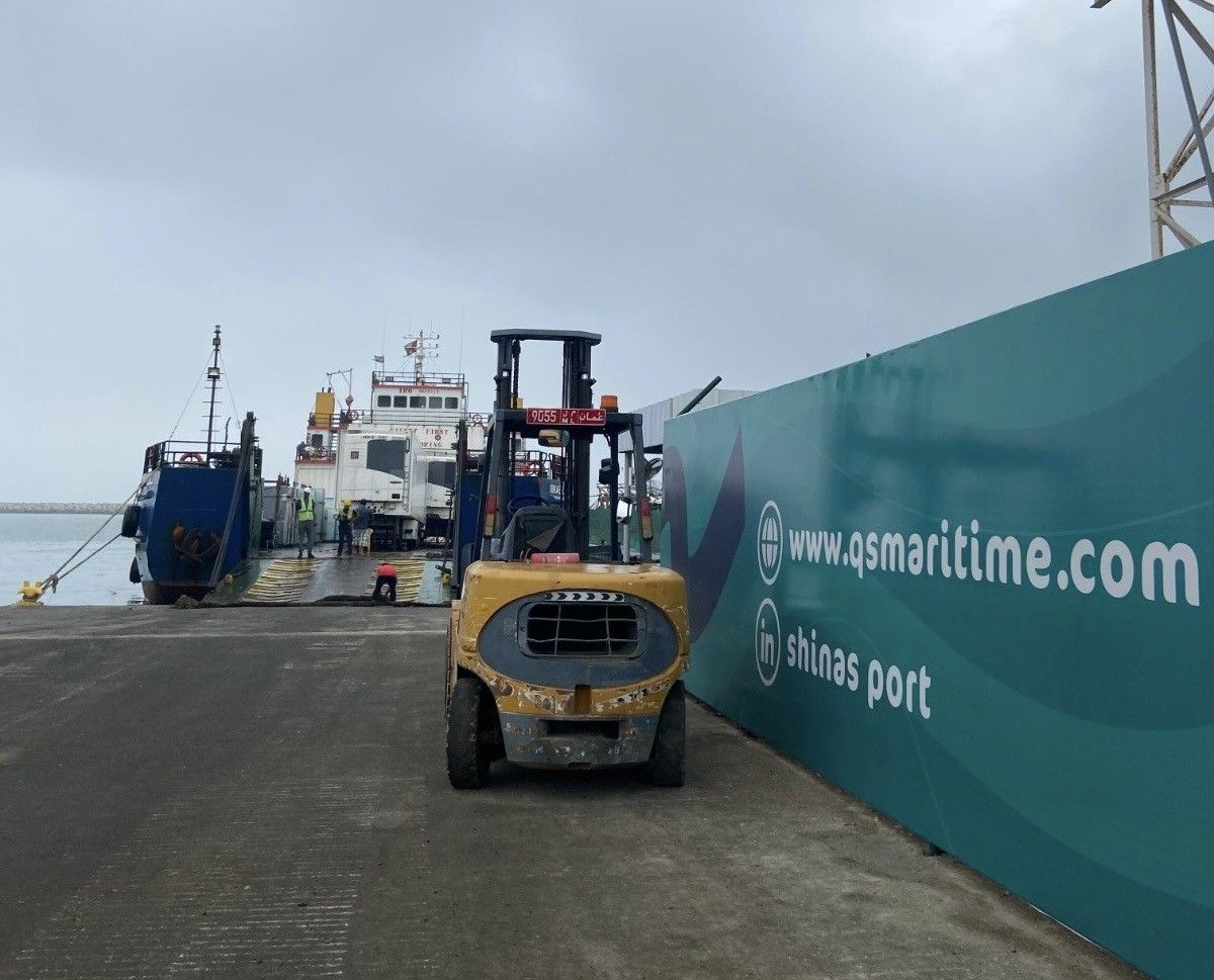 أكثر من 76 ألف طن إجمالي البضائع الواردة والصادرة بميناء شناص التجاري