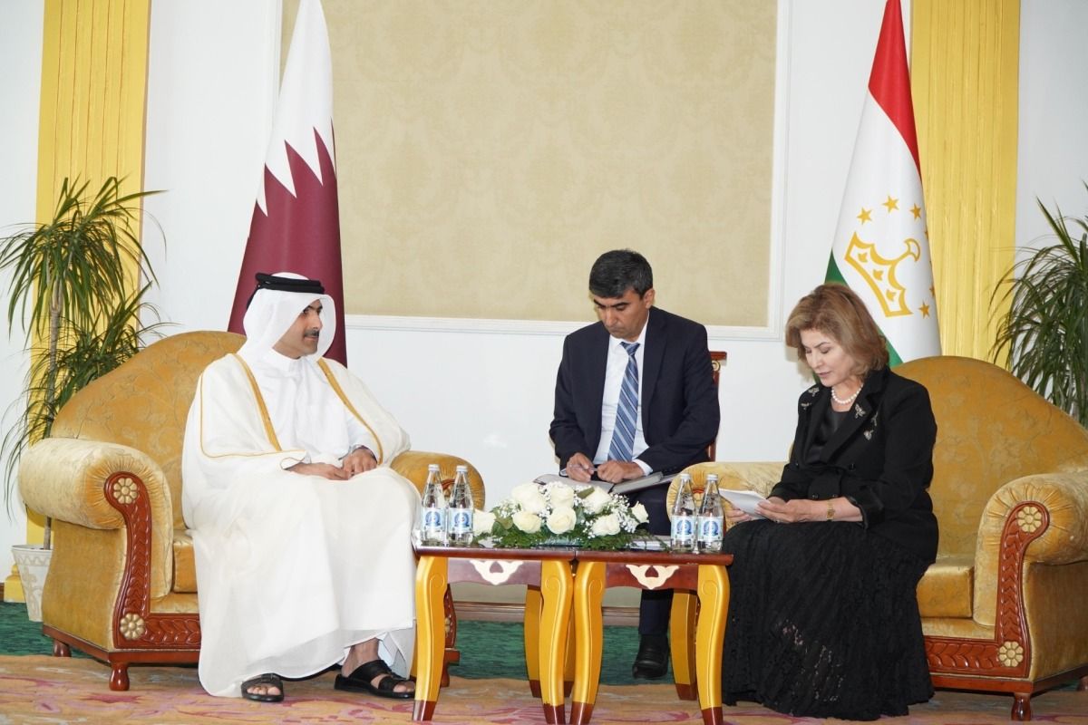 وزير الثقافة يجتمع مع نظيرته بجمهورية طاجيكستان