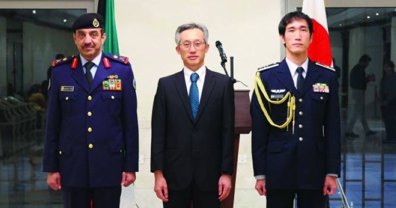 السفير الياباني والملحق العسكري مع اللواء خالد الشريعان