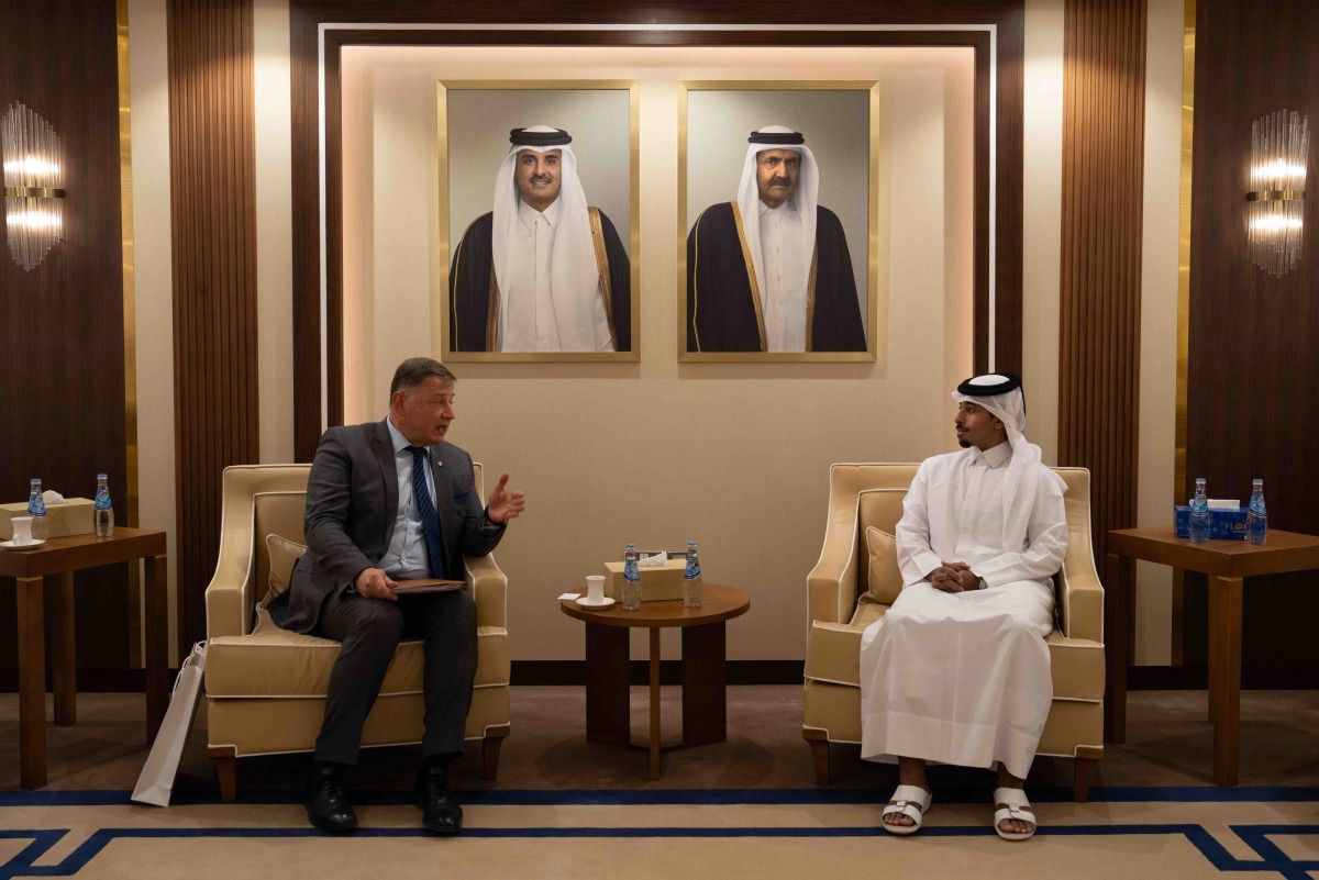 المدير العام بالإنابة لصندوق قطر للتنمية يجتمع مع السفير الأوكراني