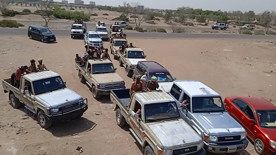 لحج.. قبائل الصبيحة تحتشد أمام منزل المحافظ التركي رفضا لاقتحام قوات الانتقالي مبنى المحافظة