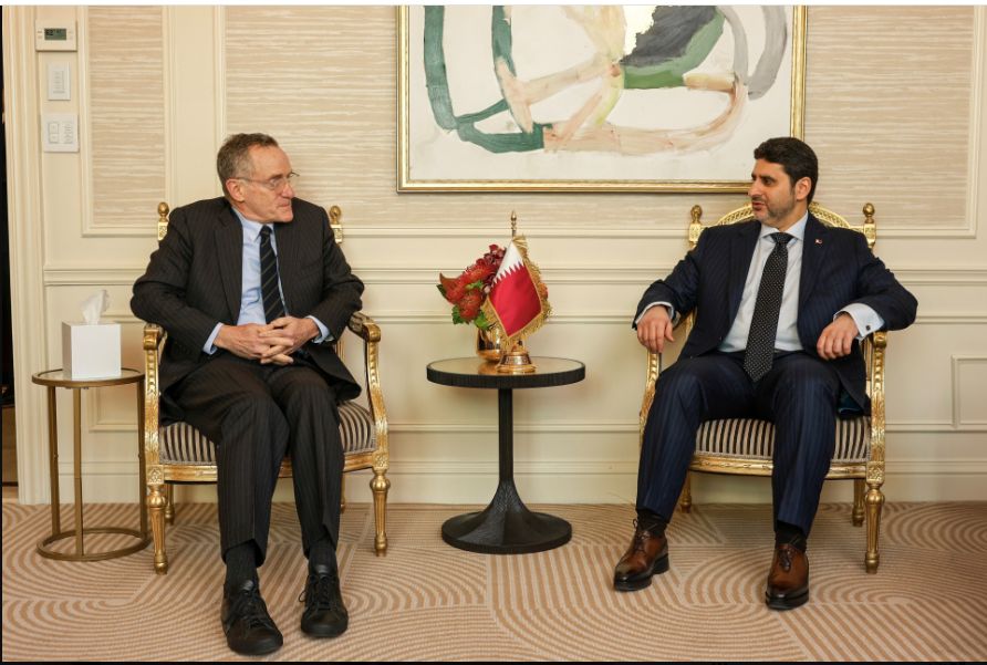 محافظ مصرف قطر المركزي يجتمع مع مسؤولين في شركتين ماليتين عالميتين