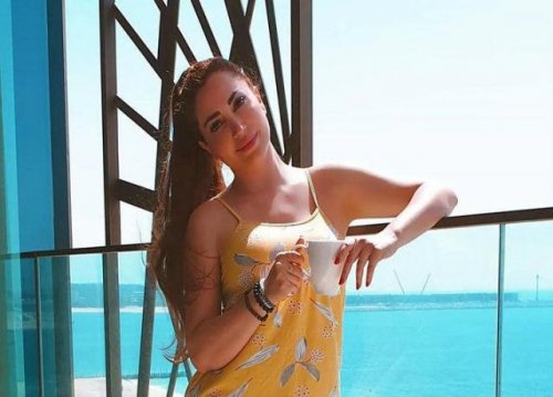 نميمة الفن: من غير هدوم خالص .. شوف نسرين طافش بتعمل ايه في الحمام لوحدها