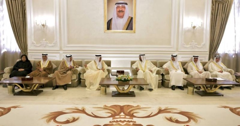 وزير الخارجية يستقبل نظيره البحريني في المطار بمناسبة زيارته الرسمية إلى الكويت