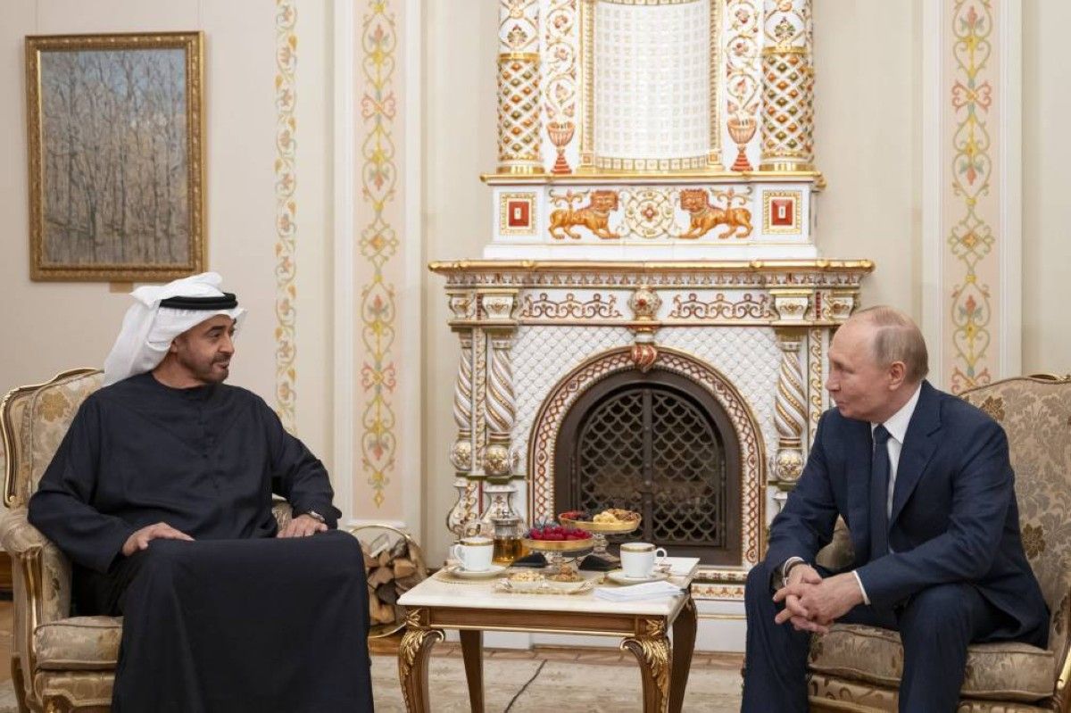 محمد بن زايد يحضر مأدبة عشاء خاصة أقامها الرئيس الروسي تكريماً لسموه