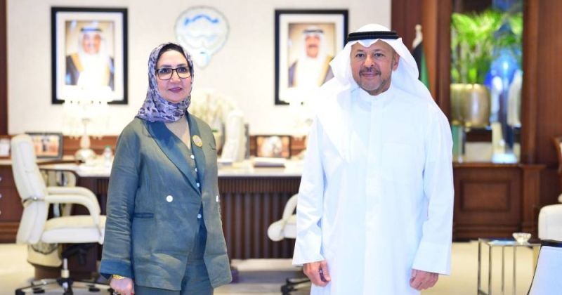 محافظ الفروانية خلال استقباله نادية الياسين