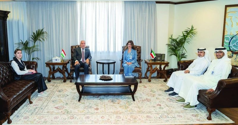 فاطمة السالم مستقبلة السفير زبيدوف