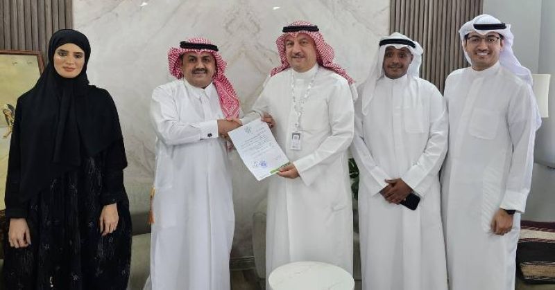 المبارك متسلّماً شهادة التعيين كمستشار في الاتحاد العربي للتطوّع