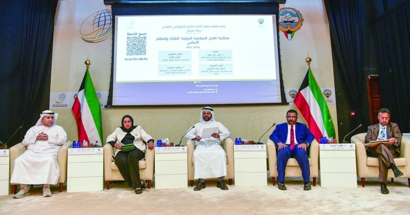 المتحدثون في الندوة