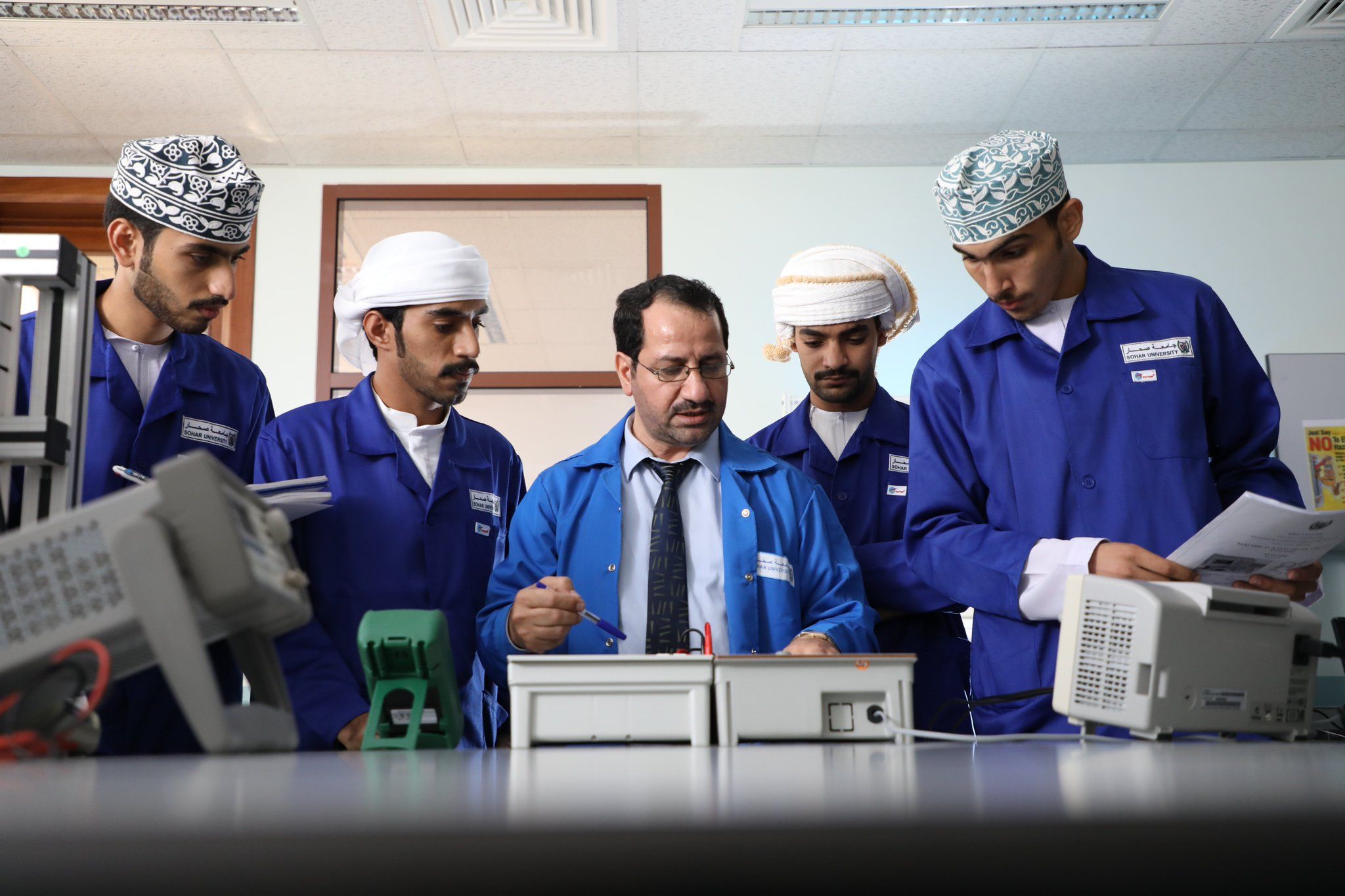 جامعة صحار تحصد الميدالية الذهبية أثناء مشاركتها في معرض ماليزيا للتكنولوجيا