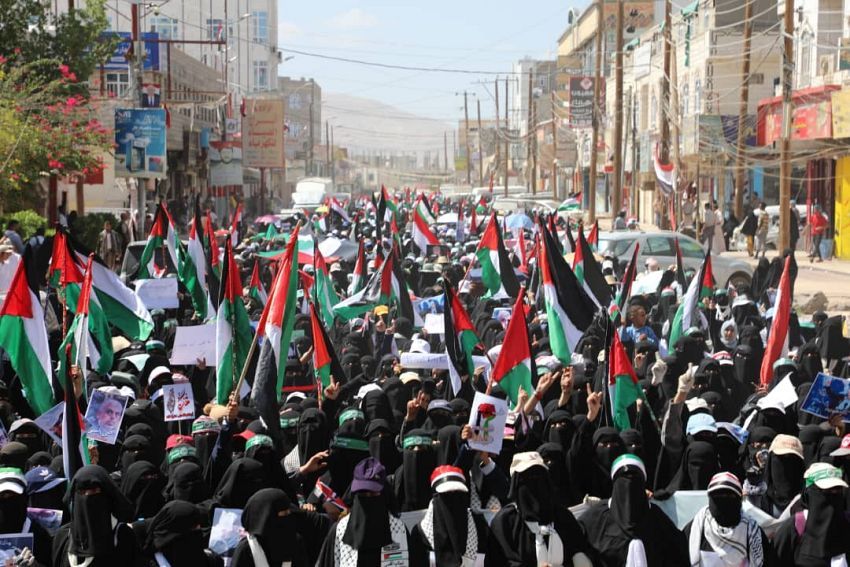 مأرب.. مسيرة نسائية حاشدة تندد باستمرار جرائم الاحتلال الصهيوني في غزة