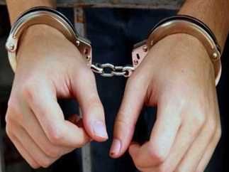 القبض على ستة آسيويين لانتحالهم صفة موظف أحد البنوك