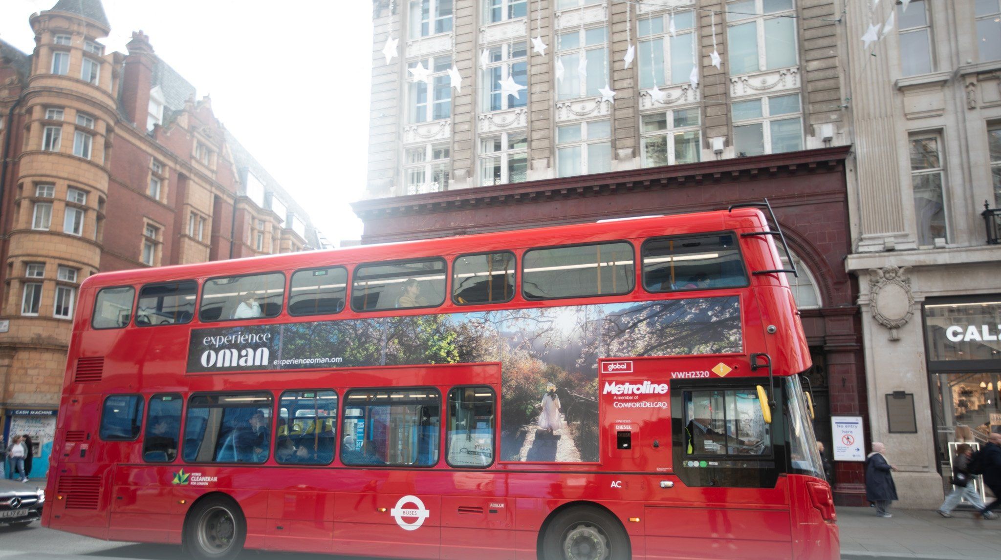 بالصور.. وزارة السياحة تطلق حملة في بريطانيا لترويج السياحة العمانية