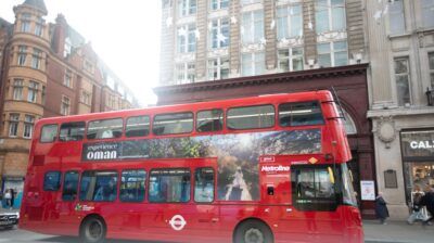 بالصور.. وزارة السياحة تطلق حملة في بريطانيا لترويج السياحة العمانية