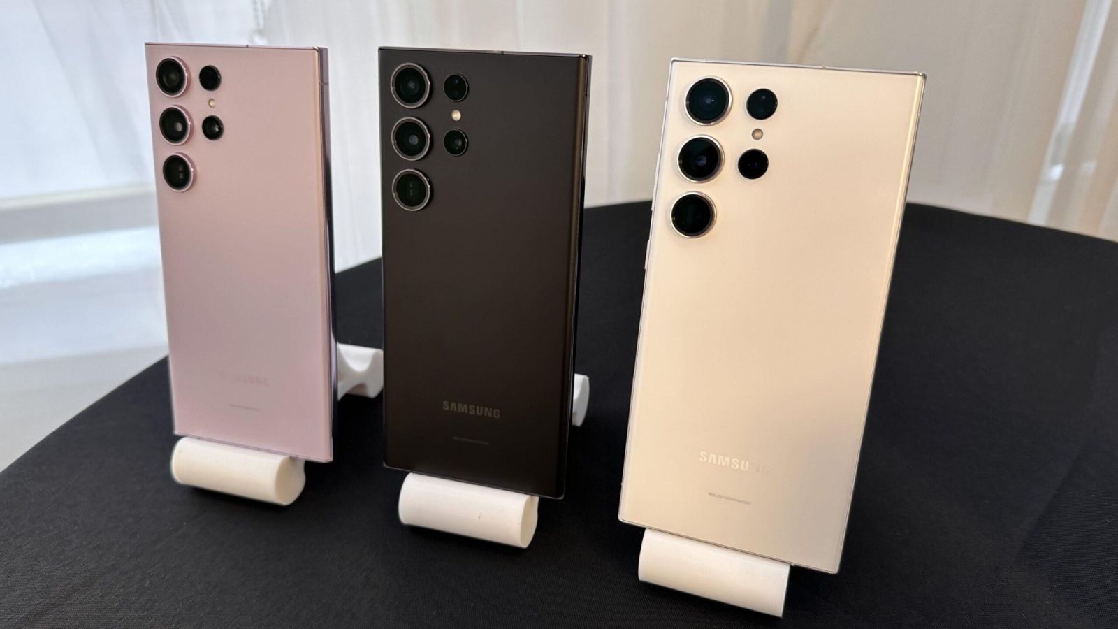 مكتبة جرير تعلن عن تخفيض هائل على هاتف سامسونج الترا 23 وايفون 15 برو .. سارع قبل الانتهاء