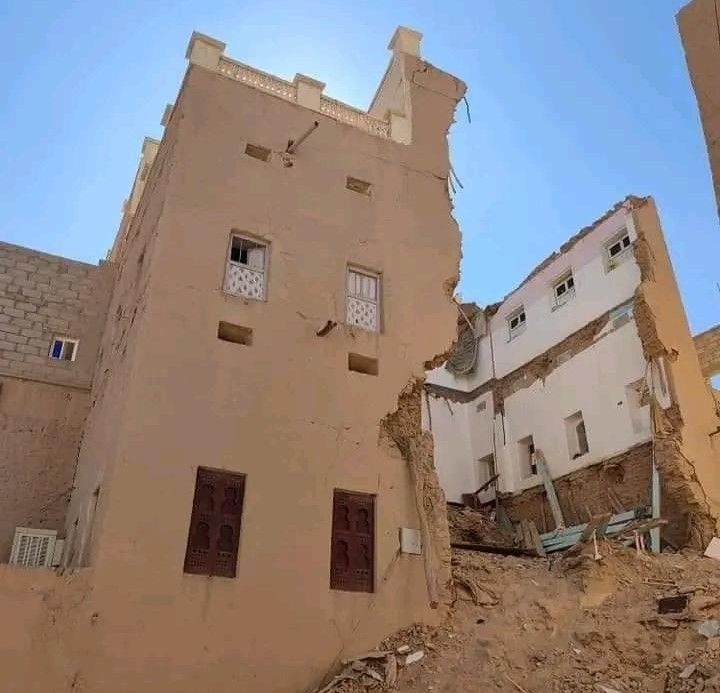 حضرموت.. وفاة أربع نساء وطفل بانهيار منزل بمدينة حورة