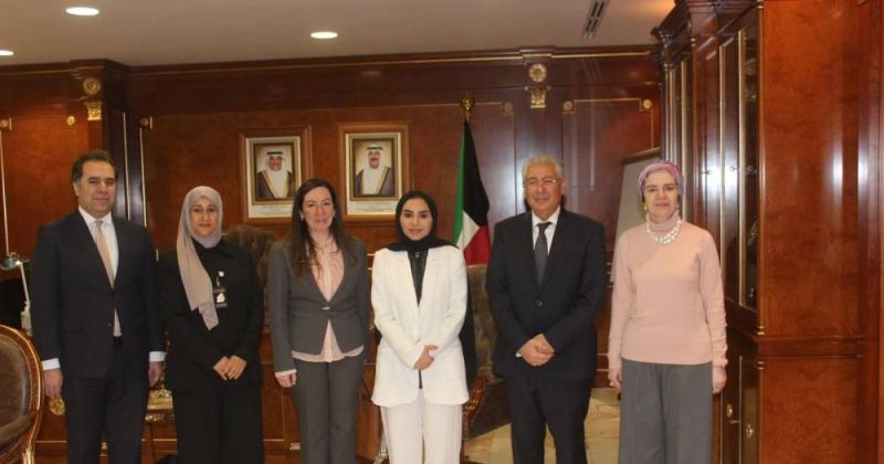 وزيرة الشؤون د. أمثال الحويلة خلال لقائها مع السفير المصري لدى البلاد أسامة شلتوت