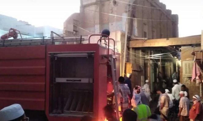 حضرموت..الدفاع المدني يخمد حريقاً التهم محلاً لمواد البناء في تريم