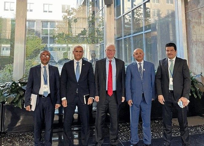 محافظ البنك المركزي يبحث مع المبعوث الأميركي تطورات الأوضاع الاقتصادية والإنسانية الصعبة