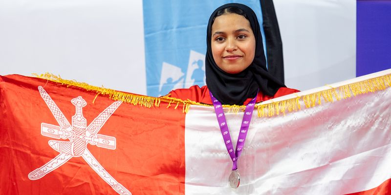 العمانية إسراء السيابية تحقق الميدالية الفضية في منافسات المبارزة ضمن دورة الألعاب المدرسية الدولية (البحرين 2024)