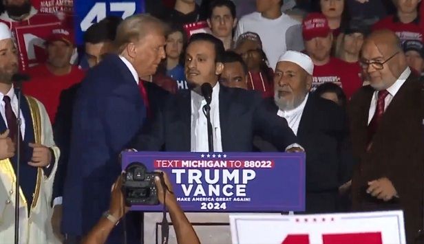 مقابل دعمه في الانتخابات..داعية يمني ينتزع وعوداً من ترامب بإنهاء حرب غزة ومحاربة "الإسلاموفوبيا"