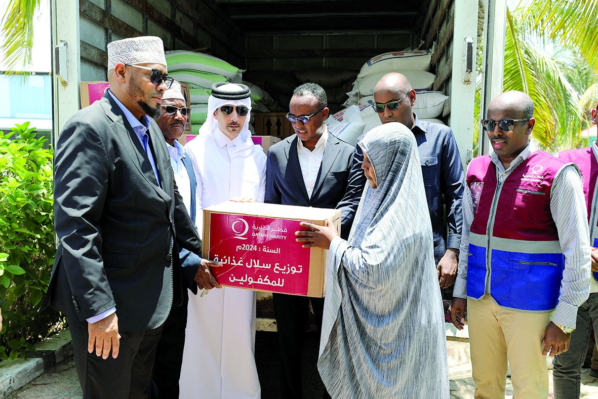 قطر الخيرية توزع مساعدات لمكفوليها بالصومال