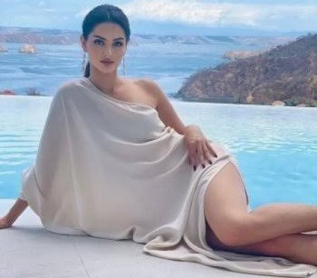 اجدع من جورجينا..  كما ولدتها أمها الحسناء ​ماهلاغا جابري​ التي حصدت لقب أجمل امرأة في العالم تظهر عاريية تماماً في جلسة تصوير قوية