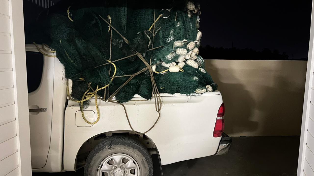 ضبط مجموعة من شباك التحويط المزودة بالحلق بولايه بركاء