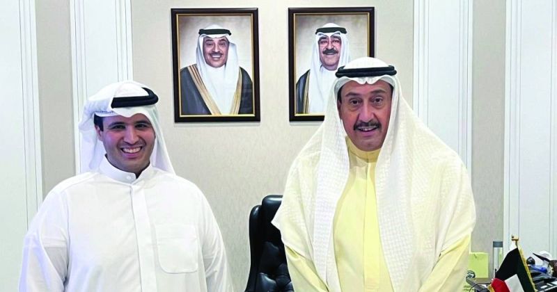 فيصل الحمود خلال استقباله عبداللطيف البرجس