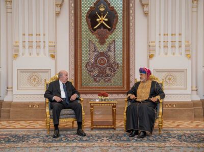 جلالةُ السُّلطان يُقيم مأدبة عشاء رسميّة تكريمًا لفخامةِ الرئيس الجزائري