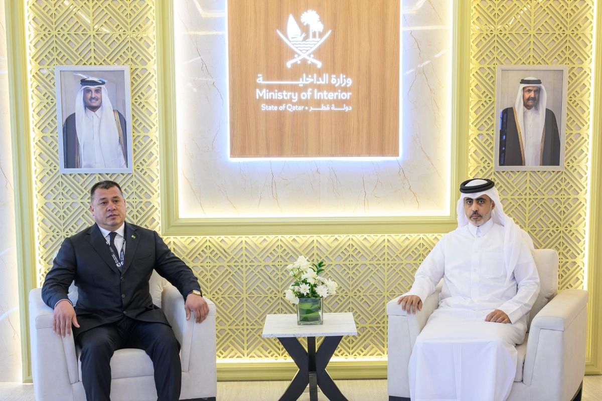 مساعد وكيل وزارة الداخلية للشؤون الأمنية يجتمع مع مسؤولين مشاركين في "ميليبول قطر 2024"