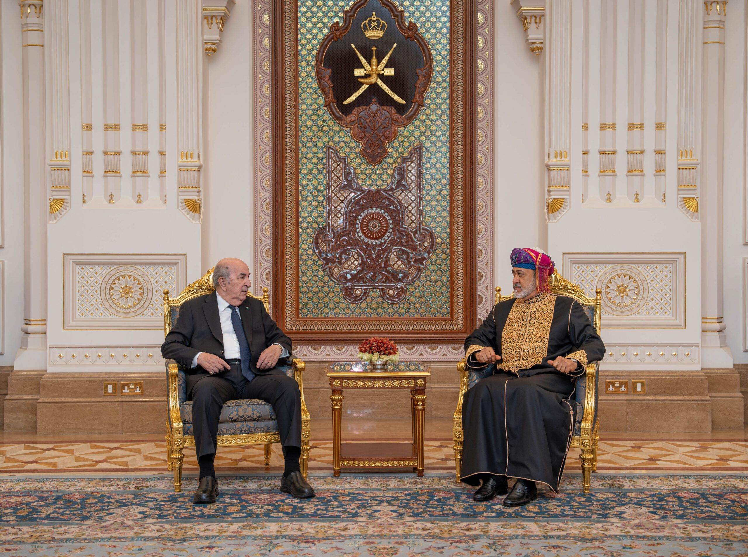 البيان العماني الجزائري : ضرورة الوقف الفوري للعدوان الإسرائيلي على الأراضي الفلسطينية