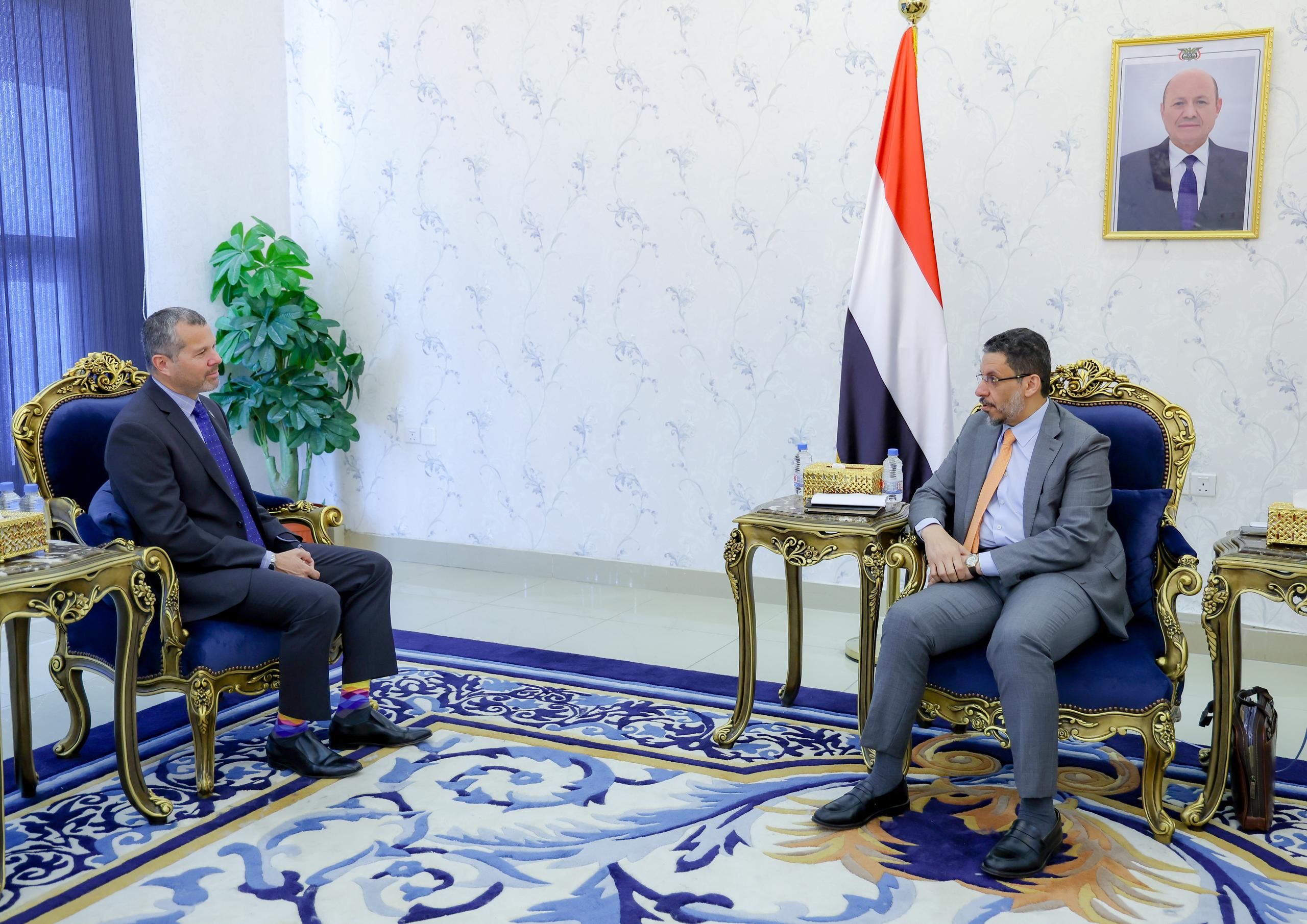 الحكومة اليمنية تجدد المطالبة بدعمها لاستعادة السيطرة على السواحل لضمان أمن البحر الأحمر