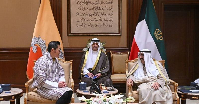 سمو الأمير يستقبل ملك بوتان