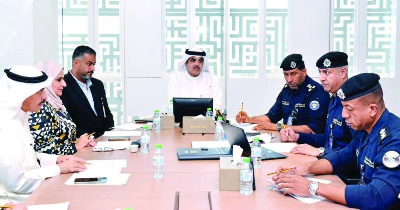 الظفيري مستقبلاً وفد الأكاديمية