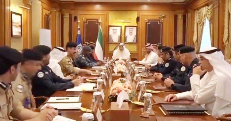 اليوسف مترئسا الاجتماع