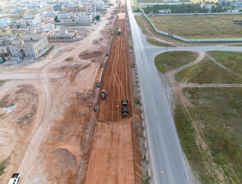 بلديةُ ظفار تُنفّذ مشروعات طرق في صلالة بتكلفة 34 مليون ريال