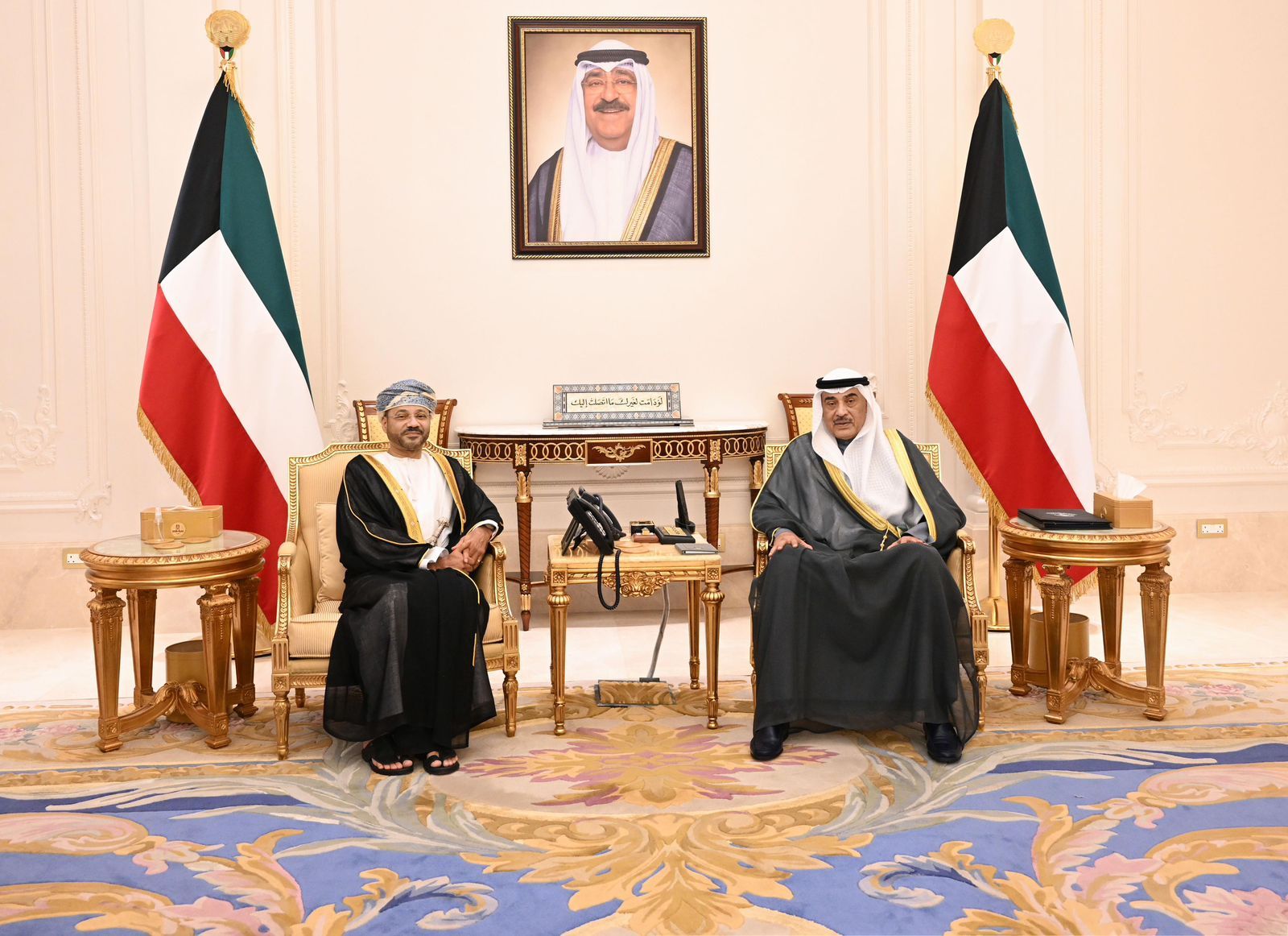 وزير الخارجية ينقل تحيات جلالة السُّلطان إلى أمير دولة ‎الكويت